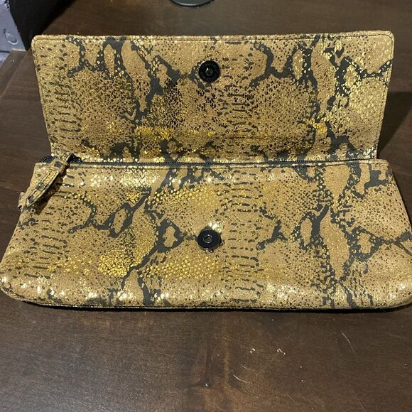 Kenneth Cole Reaction Snakeskin Gold Foiling Clutch Wristlet Purse - Picture 7 of 9